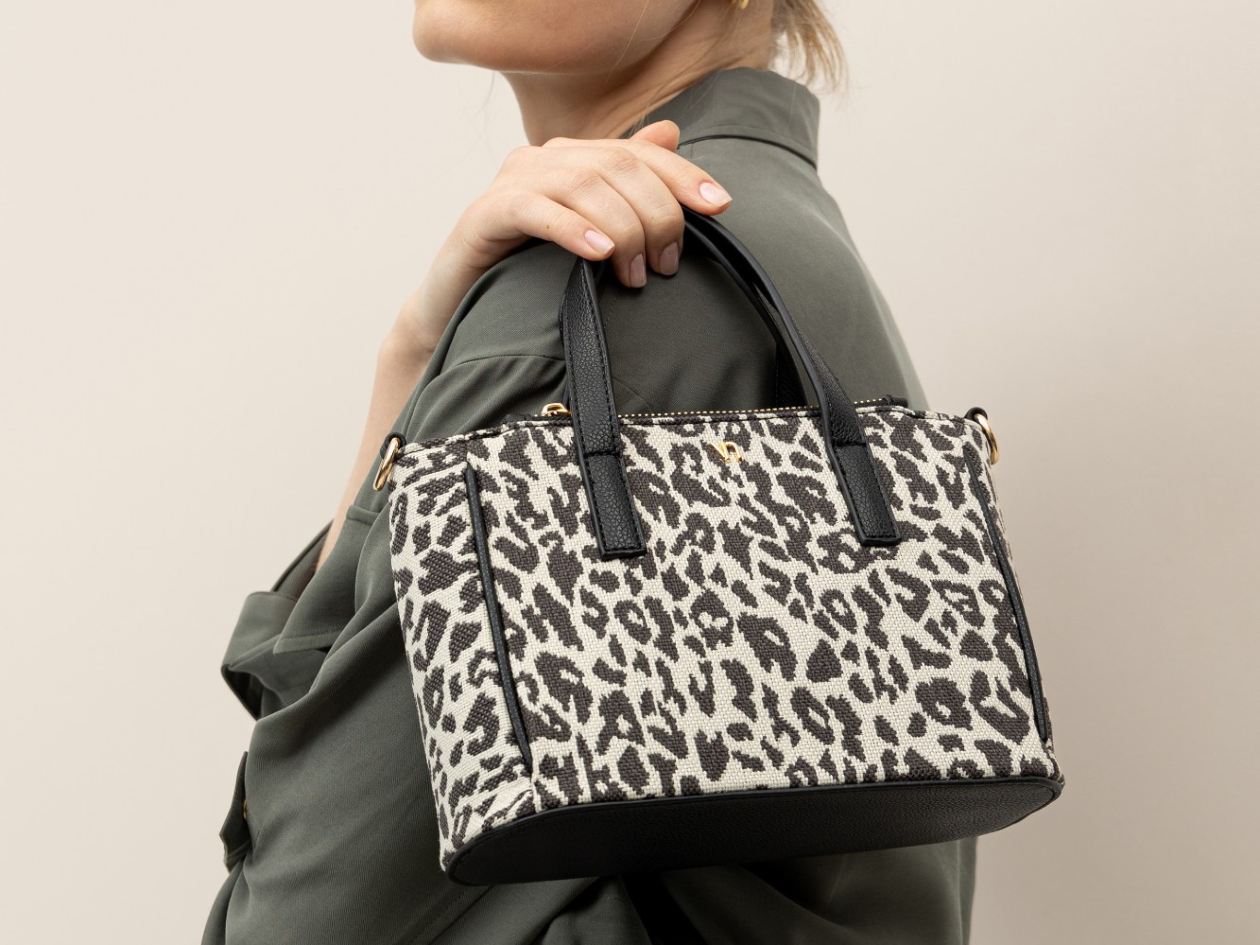 City Bag with Leopard Embroidery
