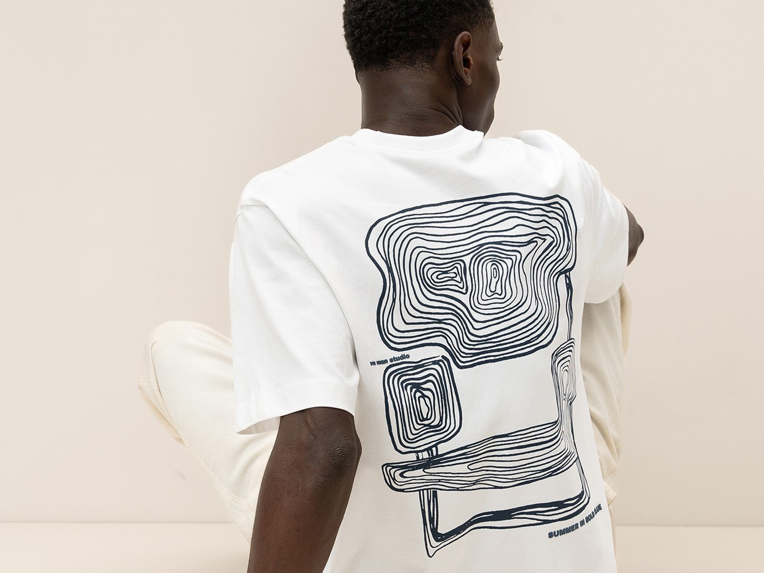 Camiseta Relaxada con Espalda Estampada