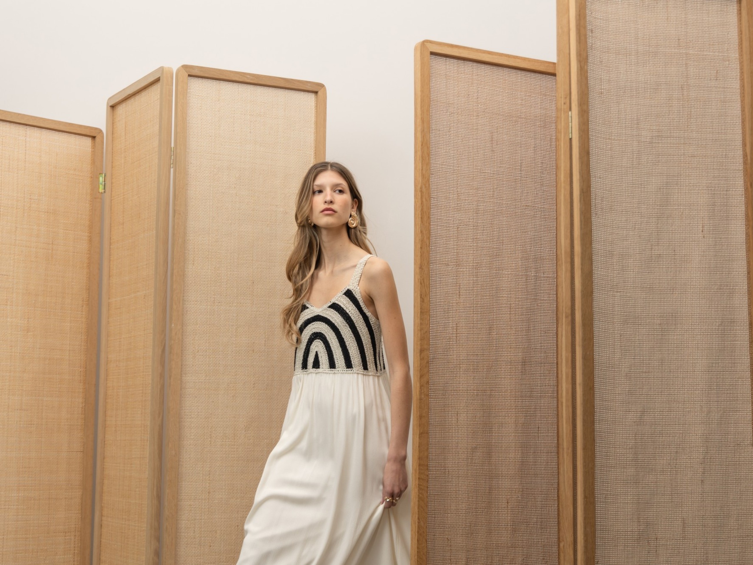 Vestido con Panel de Ganchillo