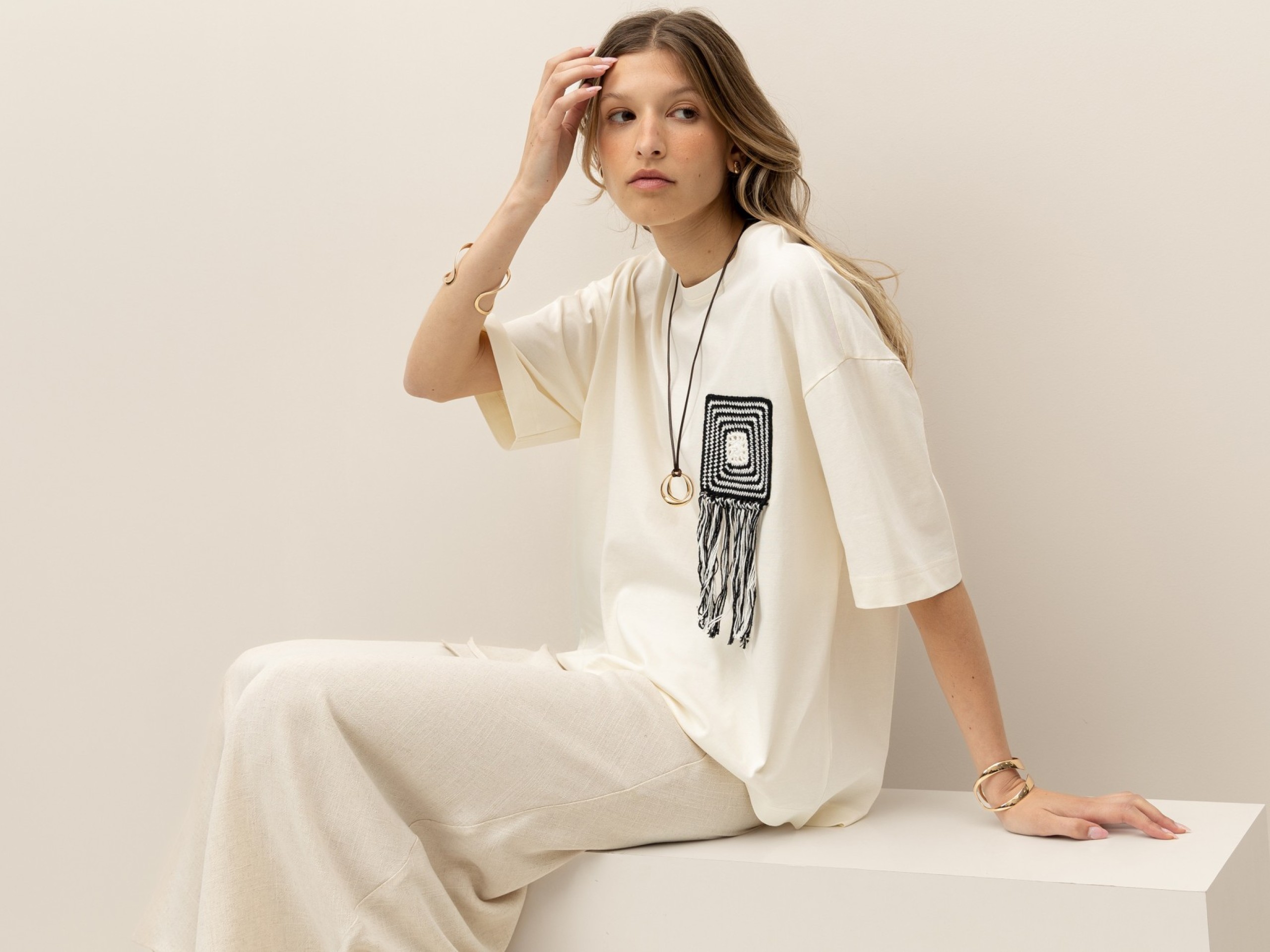 Camiseta Oversized de Crochet Bordado